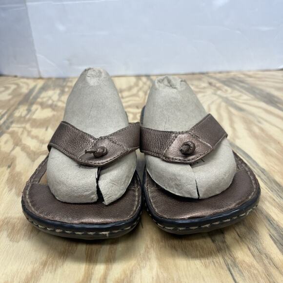 Born Brown Leather Slip On Thong Flip Flop Sandals W9373 Womens US Size 8 M/W - Picture 2 of 12